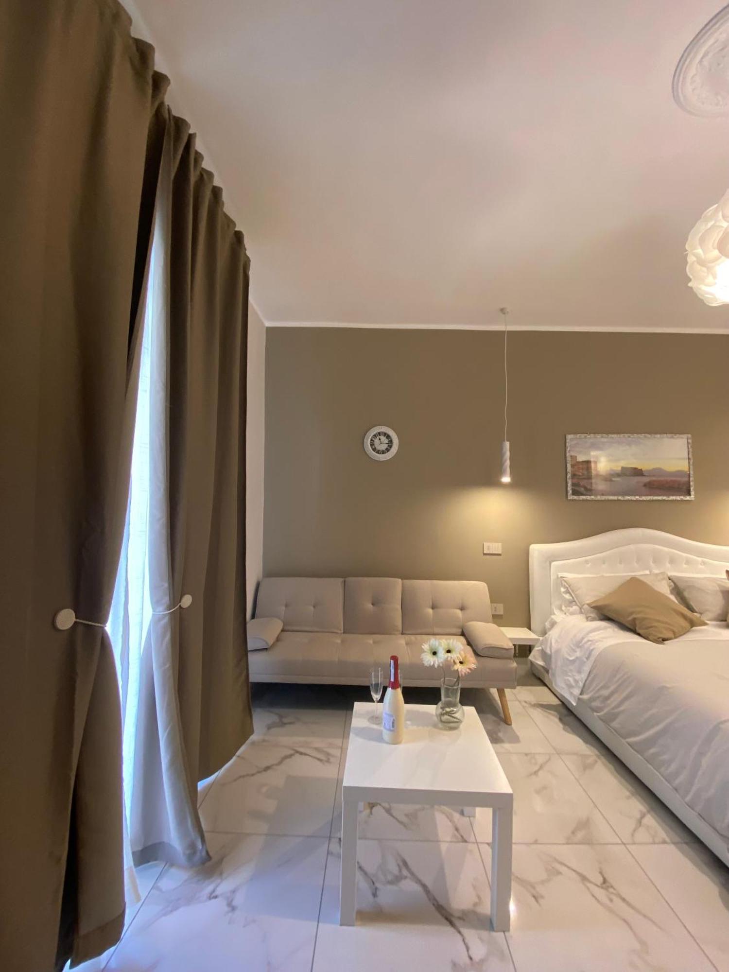 La Dimora Di Marti " Vicino Al Centro Storico Di Napoli" Bed & Breakfast Bagian luar foto