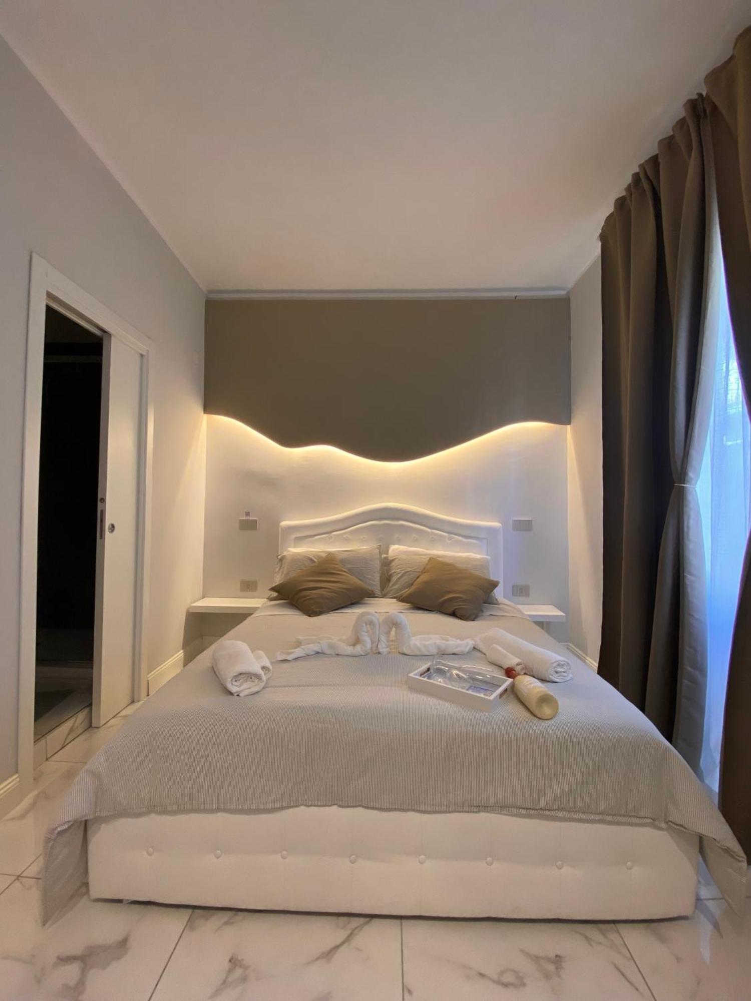 La Dimora Di Marti " Vicino Al Centro Storico Di Napoli" Bed & Breakfast Bagian luar foto