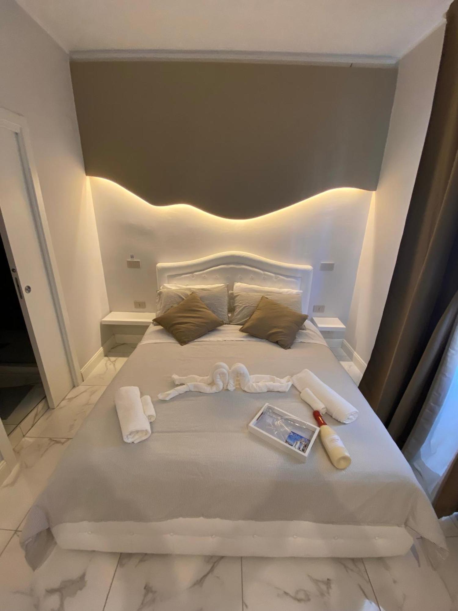 La Dimora Di Marti " Vicino Al Centro Storico Di Napoli" Bed & Breakfast Bagian luar foto