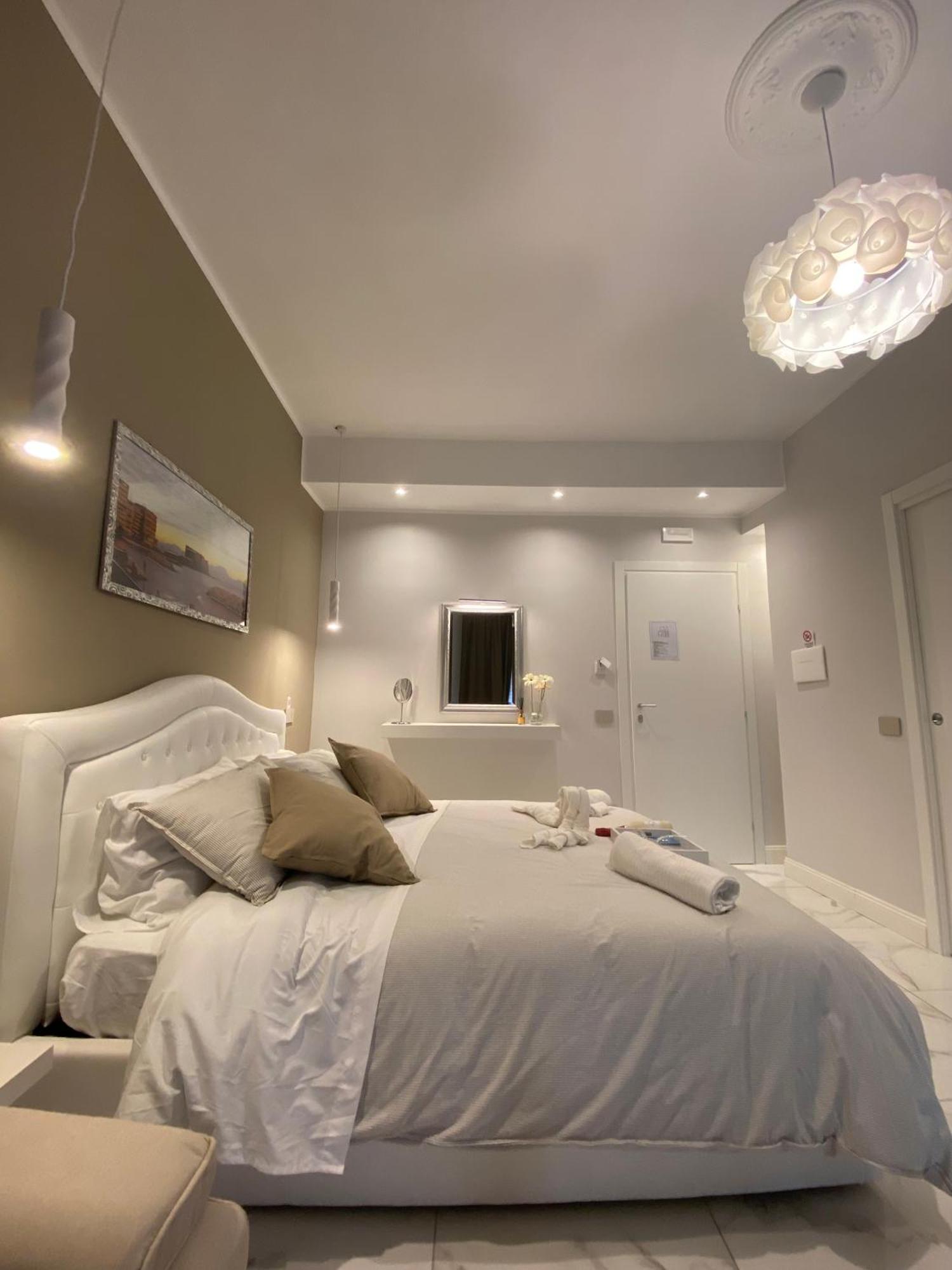 La Dimora Di Marti " Vicino Al Centro Storico Di Napoli" Bed & Breakfast Bagian luar foto