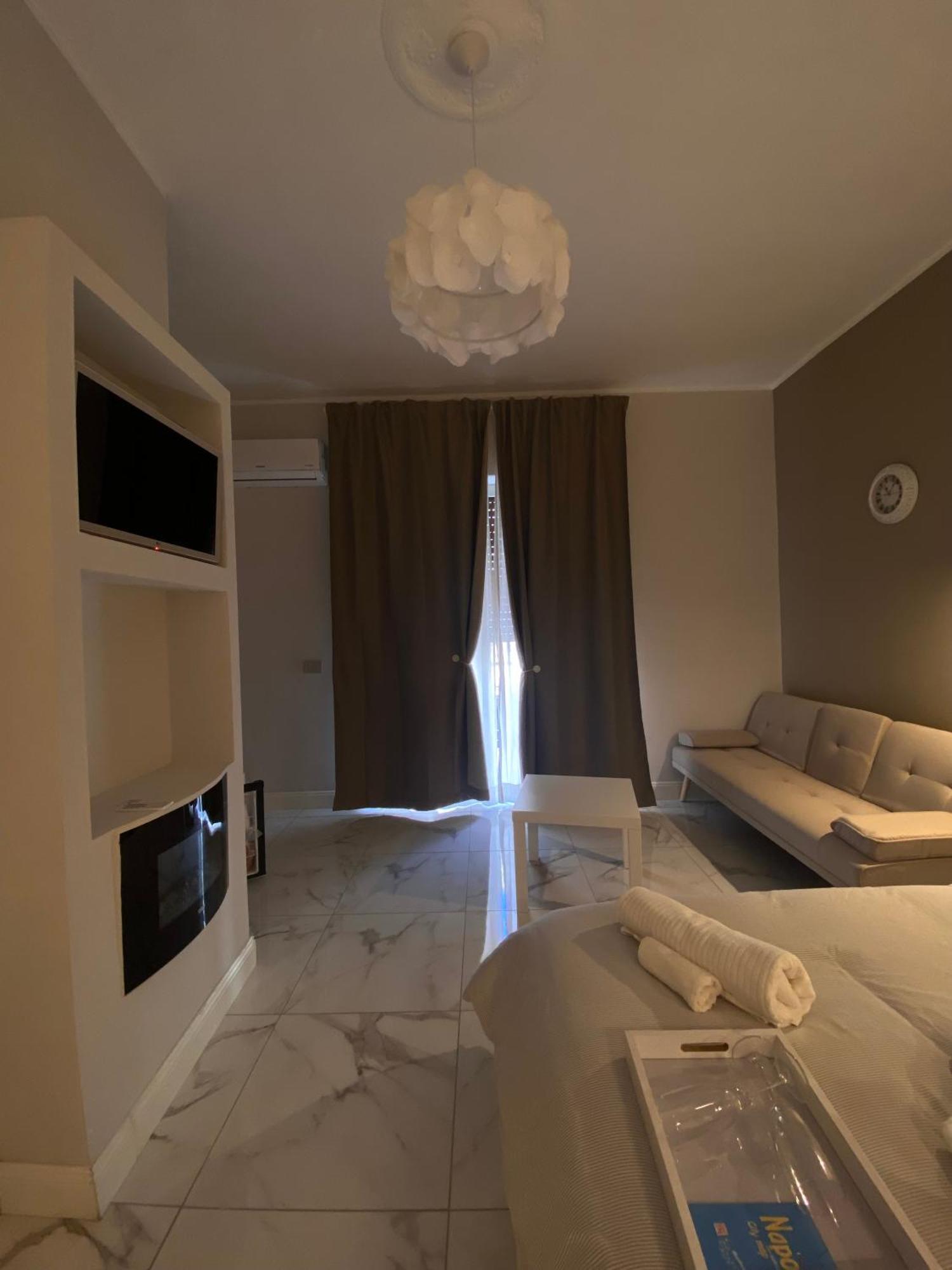 La Dimora Di Marti " Vicino Al Centro Storico Di Napoli" Bed & Breakfast Bagian luar foto