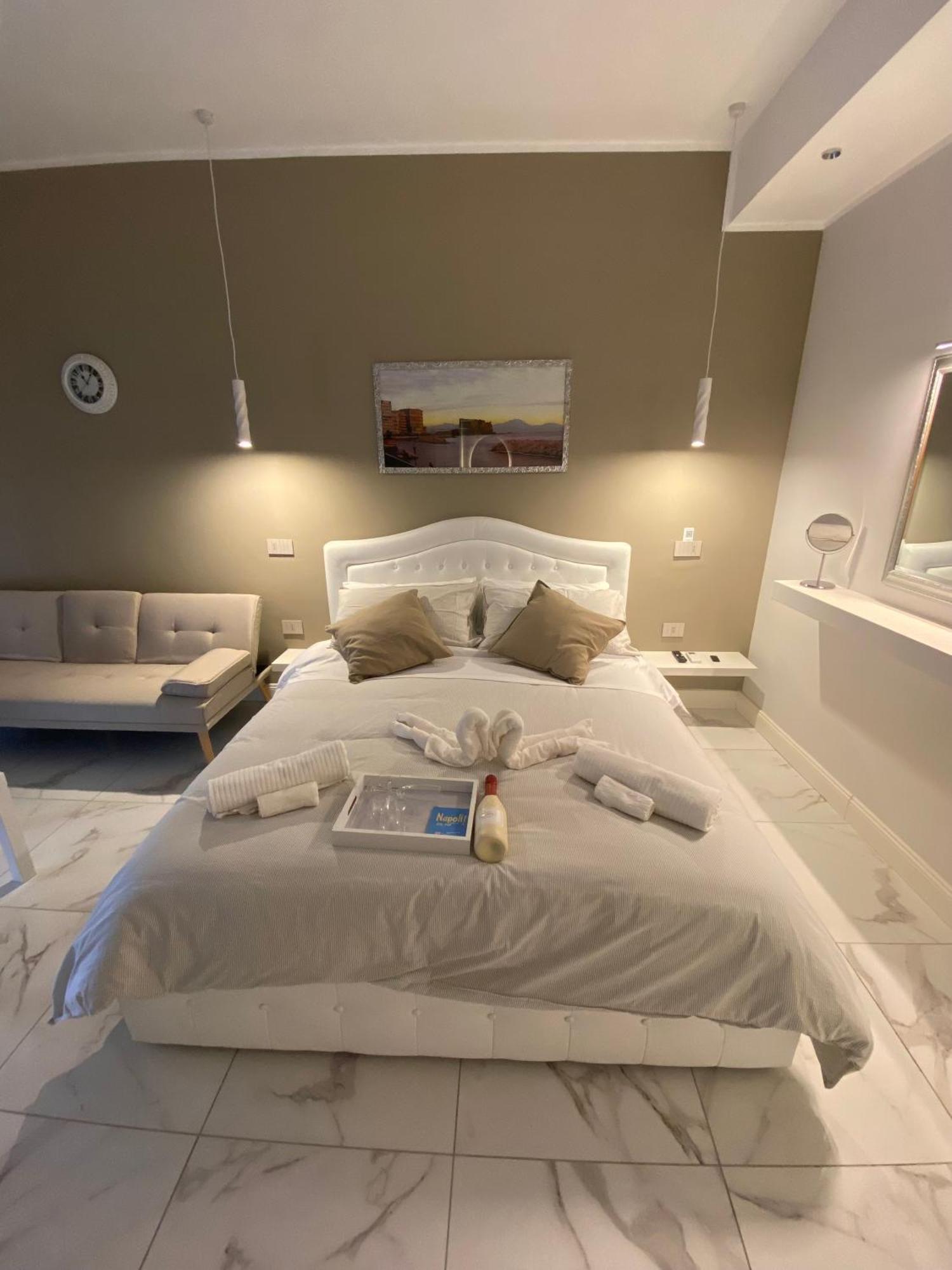 La Dimora Di Marti " Vicino Al Centro Storico Di Napoli" Bed & Breakfast Bagian luar foto
